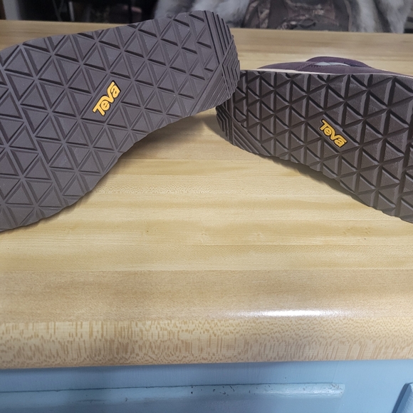 NWT Size 11 Teva Women's Blue and Purple Quilted  Commute Wayerproof Shoes - Picture 4 of 6